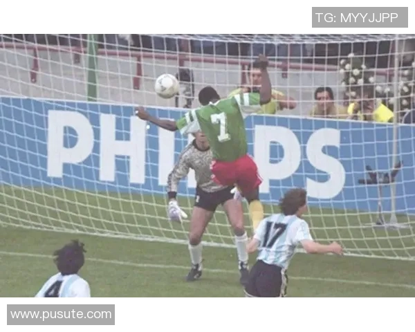 足球明星因争议行为被红牌罚下的经典瞬间回顾与分析